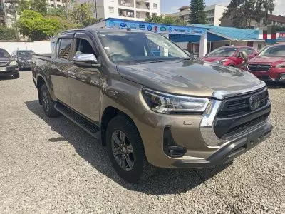 TOYOTA Hilux