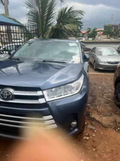 TOYOTA Highlander