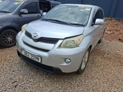 TOYOTA Ist