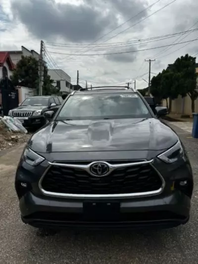 TOYOTA Highlander