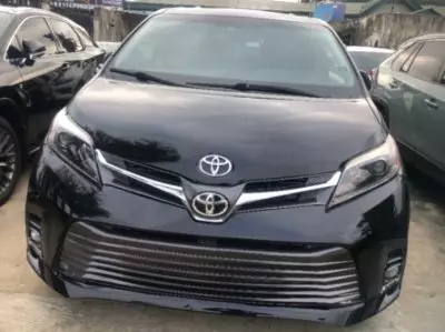 TOYOTA Sienna
