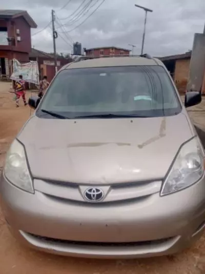 TOYOTA Sienna