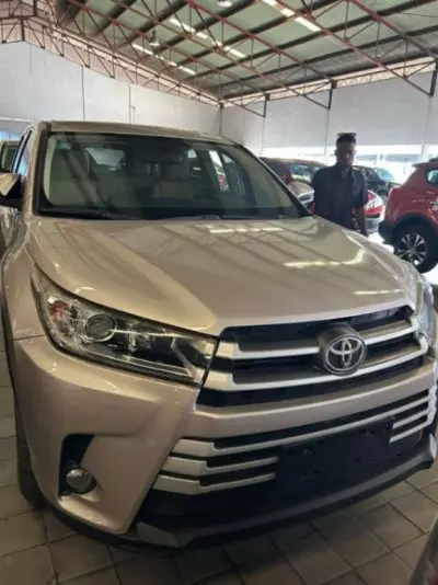 TOYOTA Highlander