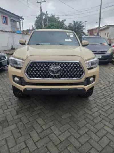TOYOTA Tacoma