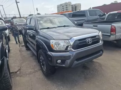 TOYOTA Tacoma