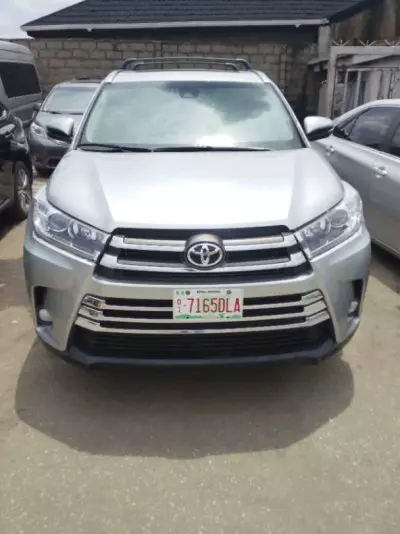 TOYOTA Highlander