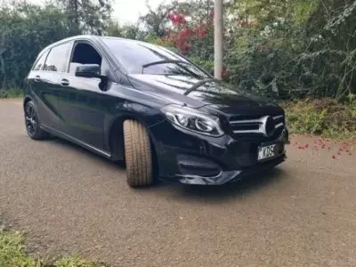 Mercedes-Benz B 180