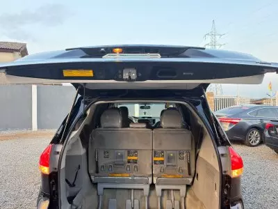 TOYOTA Sienna