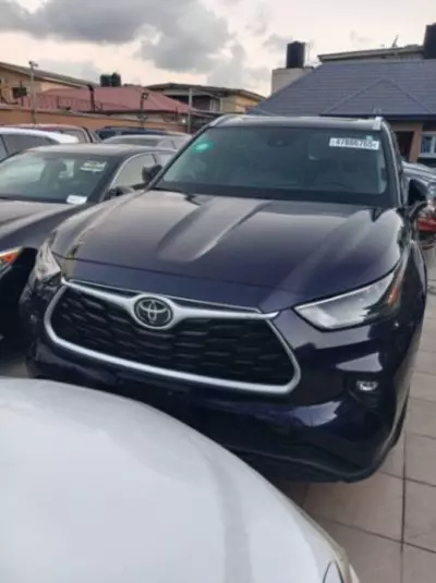 TOYOTA Highlander