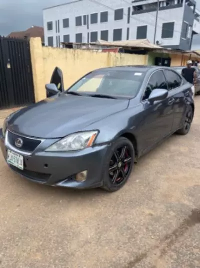 Lexus IS