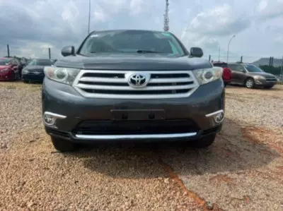 TOYOTA Highlander