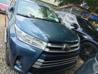 TOYOTA Highlander