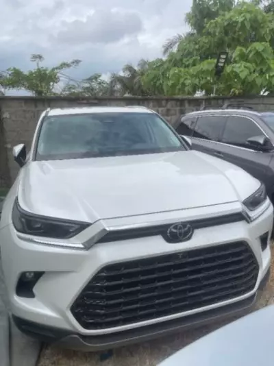 TOYOTA Highlander