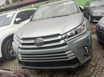 TOYOTA Highlander