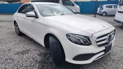 Mercedes-Benz E200