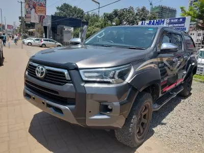 TOYOTA Hilux Revo