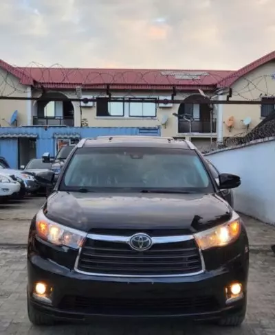 TOYOTA Highlander