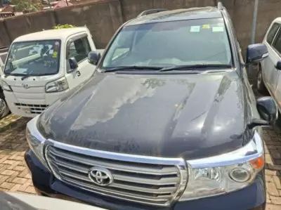 TOYOTA Landcruiser  V8