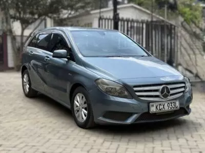 Mercedes-Benz B 180