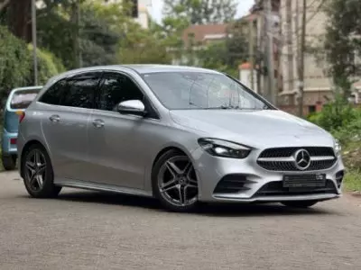 Mercedes-Benz B 180