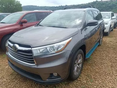 TOYOTA Highlander