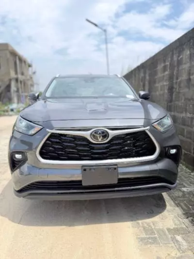 TOYOTA Highlander
