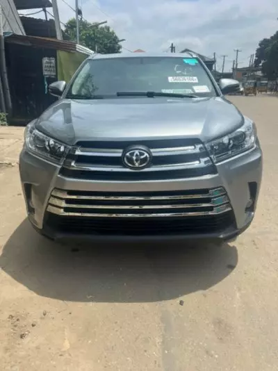 TOYOTA Highlander