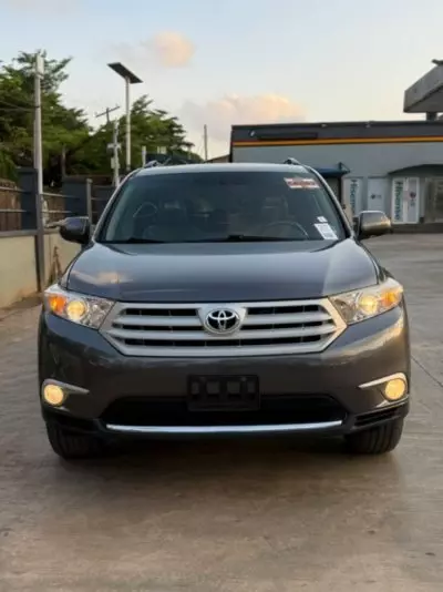 TOYOTA Highlander