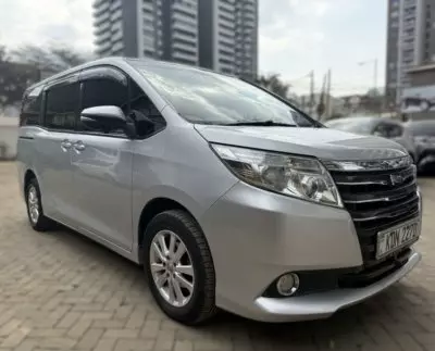 TOYOTA Noah