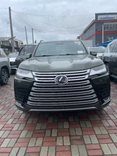 Lexus LX 600