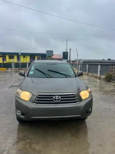 TOYOTA Highlander