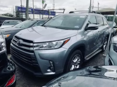 TOYOTA Highlander