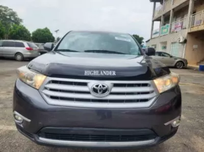 TOYOTA Highlander