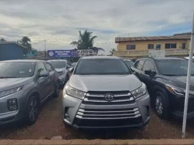 TOYOTA Highlander