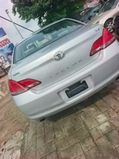 TOYOTA Avalon