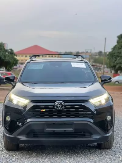 TOYOTA RAV 4