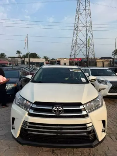 TOYOTA Highlander