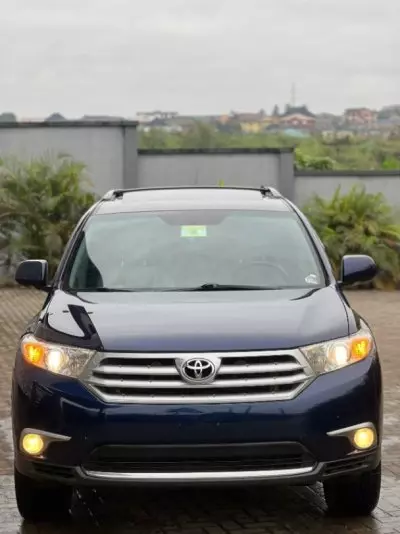 TOYOTA Highlander