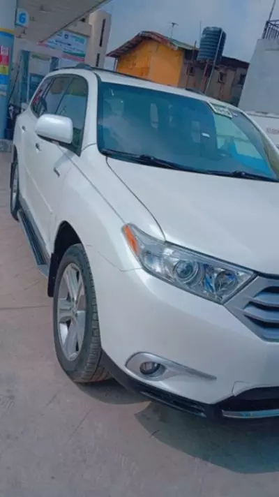 TOYOTA Highlander