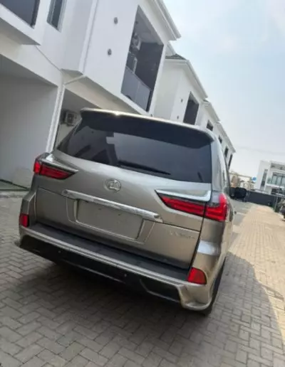 Lexus LX 570