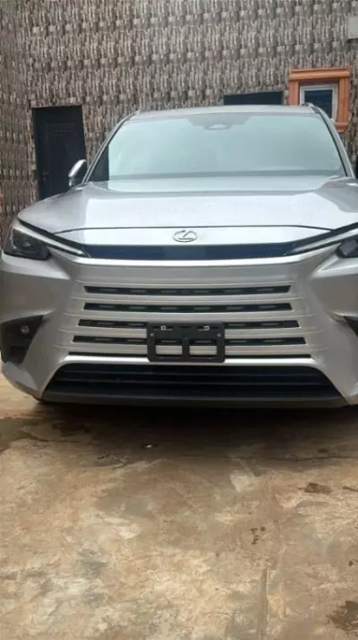 Lexus TX