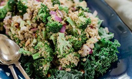 BROCCOLI & QUINOA SALAD WITH CREAMY LEMON YOGURT DRESSING