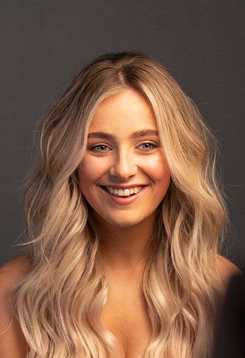MODEL PORTRAIT BLONDE