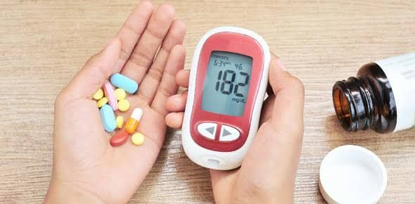 COMPARING INSULIN AND ORAL HYPOGLYCEMIC DRUGS COMPARING INSULIN AND ORAL HYPOGLYCEMIC DRUGS