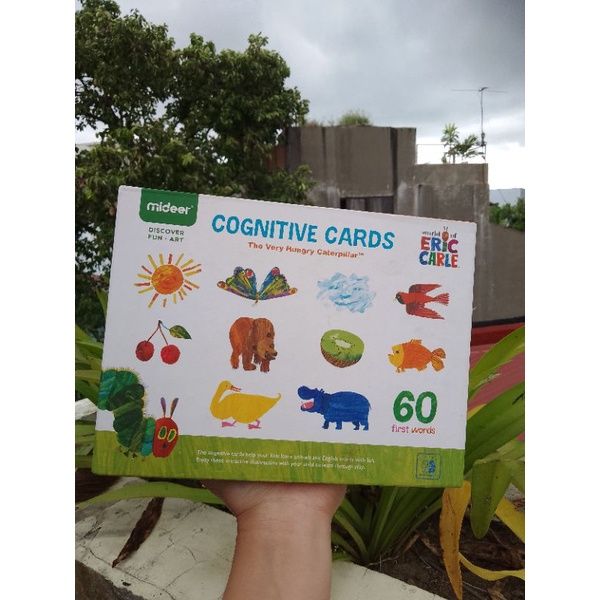 Eric Carle COGNITIVE CARDS 60 first words in English and Mandarin