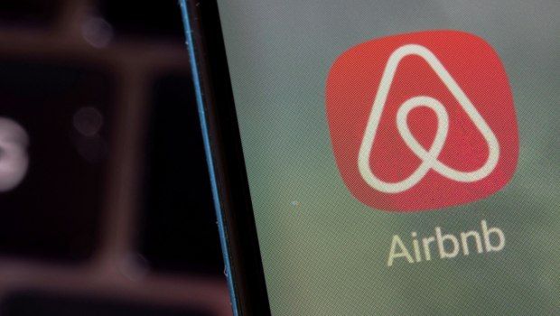 Airbnb: Νέο ιστορικό ρεκόρ για τα καταλύματα και τις κλίνες