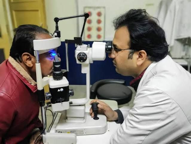 OBSERVING GOLDMANN APPLANATION TONOMETRY: THE GOLD STANDARD OF IOP MEASUREMENT