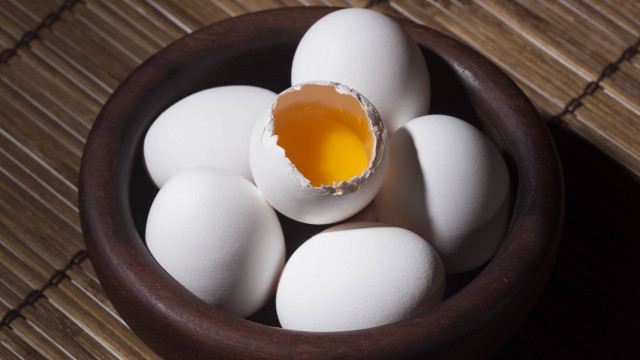 cage free eggs vs. regular eggs
