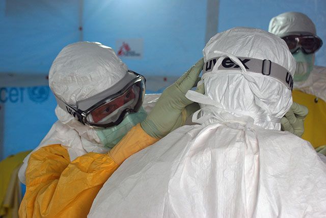 Worker prepares to enter Ebola treatment unit. (Creative Commons)