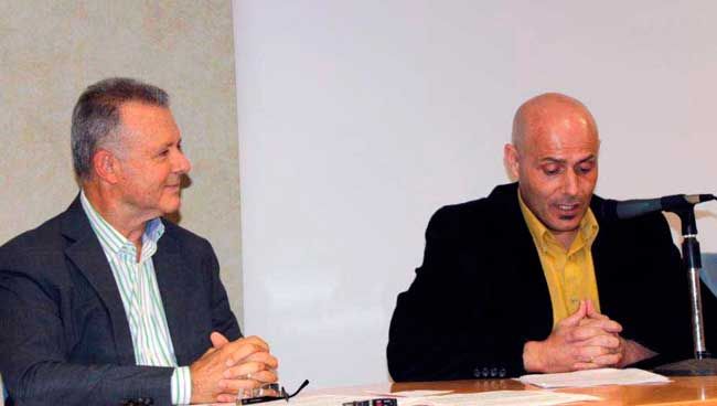 manuel-de-los-reyes-diaz-garcia-presentando-la-charla-de-don-marino-alduan-guerra